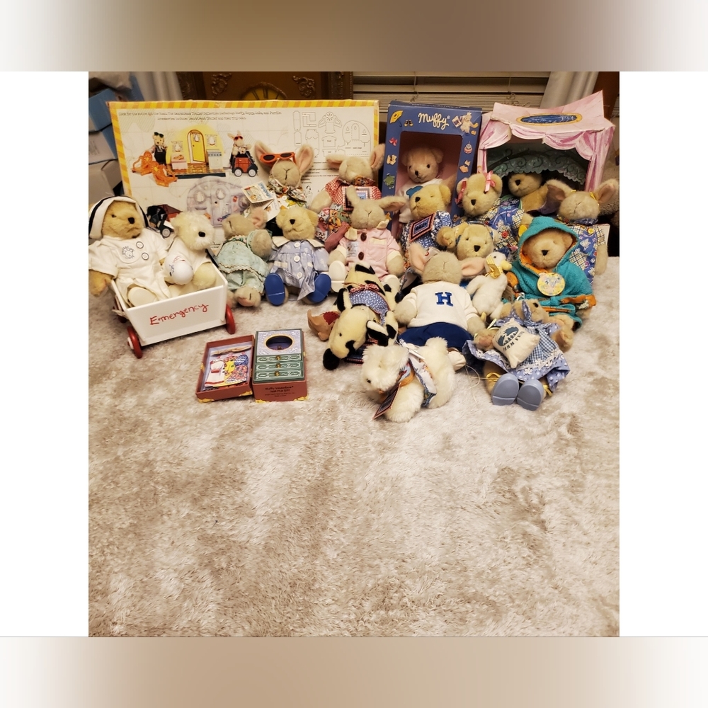 *SOLD* 20+ Pcs Muffy Vanderbear Lot Hoppy Lulu Patti Ambulance Bearstream Trunk